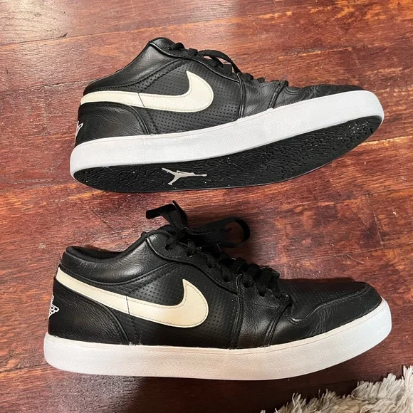 Nike Air Jordan 1 v.2 Low Black and White Sneakers - Picture 3 of 6